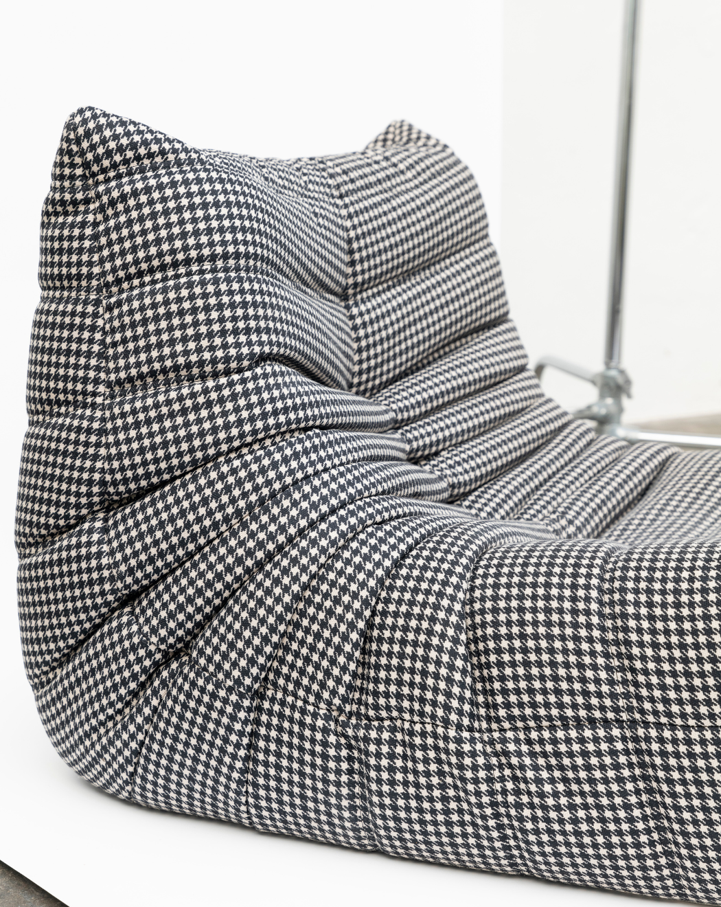 Houndstooth Seater