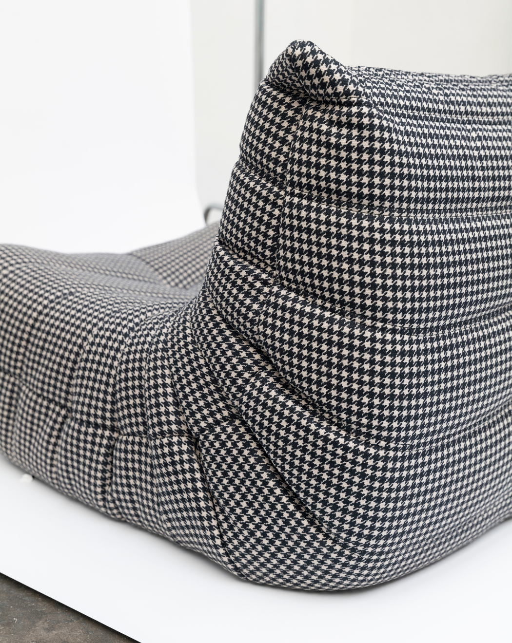 Houndstooth Seater